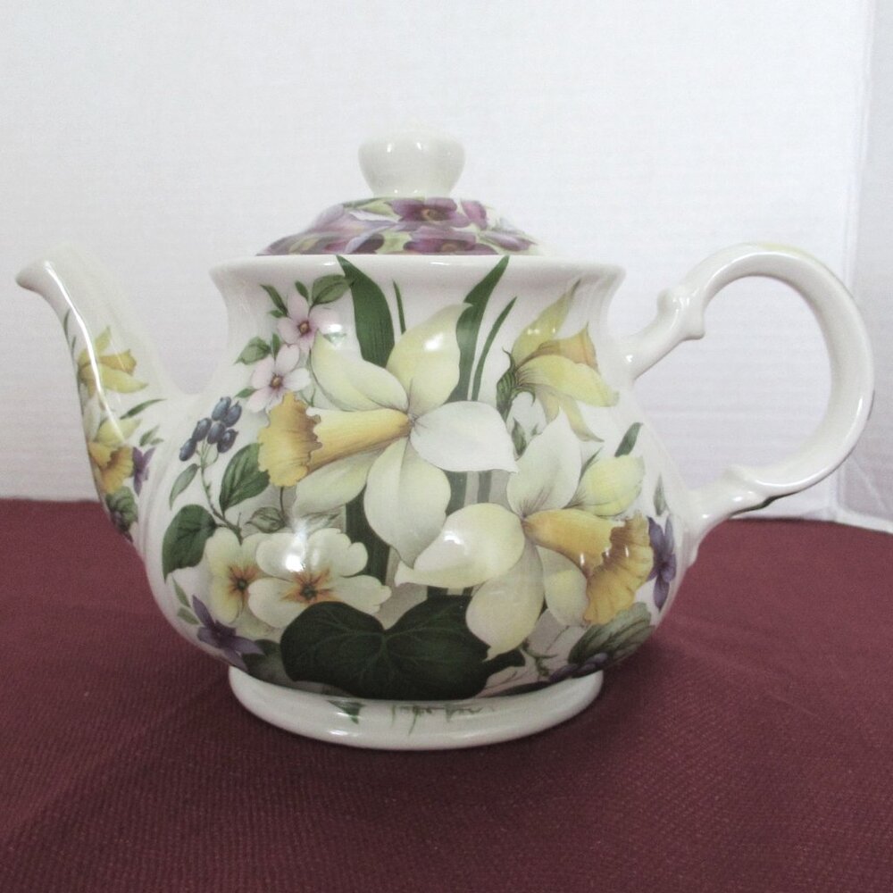 Sadler England teapot Windsor yellow  daffodil's fluted swirl ribbed